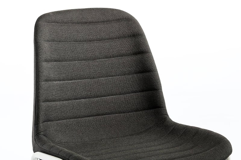 Die Sitzschale ist optimal gepolstert und das hochwertige Überzugmaterial lässt keine Wünsche offen