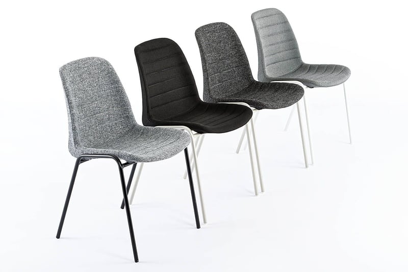 Die Stühle laden auch in großer Zahl zum bequemen Sitzen ein
