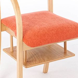 Mit Holz-Buchablage unter dem Stuhl (muss mit 4 Schrauben unter dem Stuhl montiert werden, ggf. verlängerte Lieferzeit: ca. 1 - 2 Wochen) - zzgl. 18,95 €