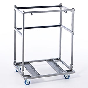 Mit Tischtransportrollwagen (bis 6 Tische) Mit Tischtransportrollwagen (bis 6 Tische)